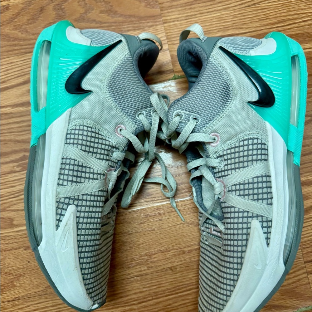 NIKE LEBRON SHOES WITNESS VII EUC SIZE 12